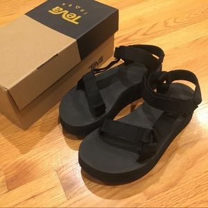 Teva Flatform Universal platform sandals